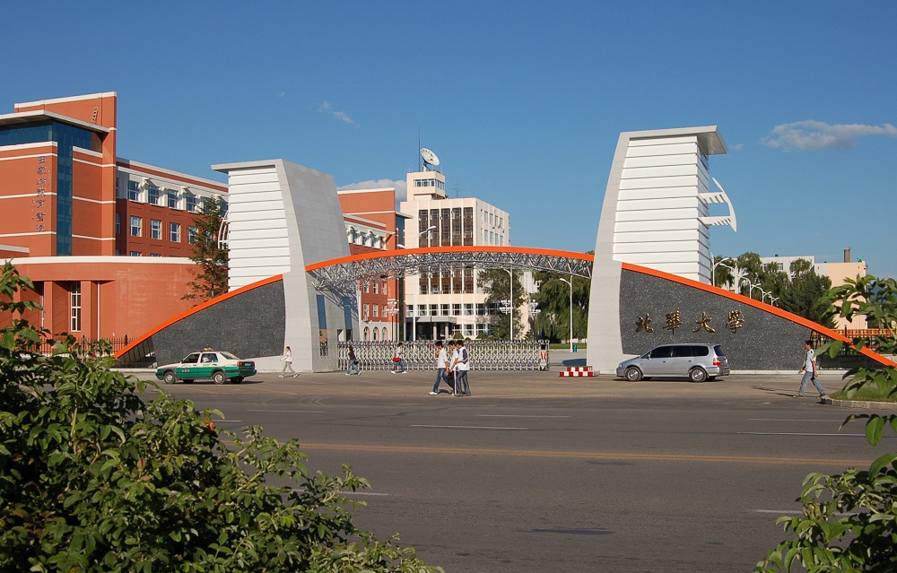 ������ѧ��У����ɫ